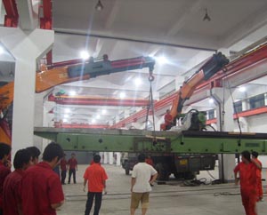 工廠機械設(shè)備搬運