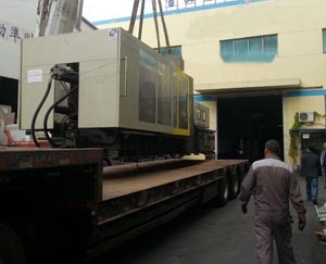 20噸注塑機搬運