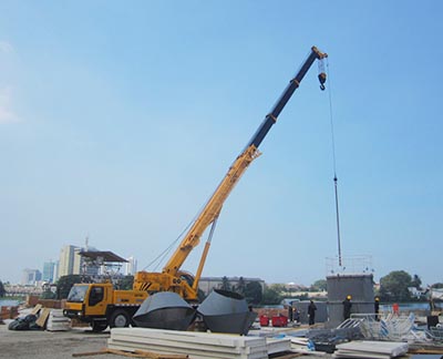 大型罐體設(shè)備吊裝展示