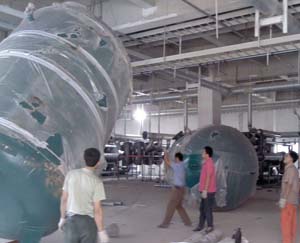 空調(diào)主機,空壓機,吸干機設備搬運展示