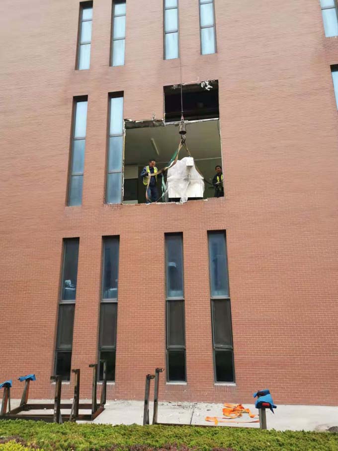 青島滅菌柜設備吊裝