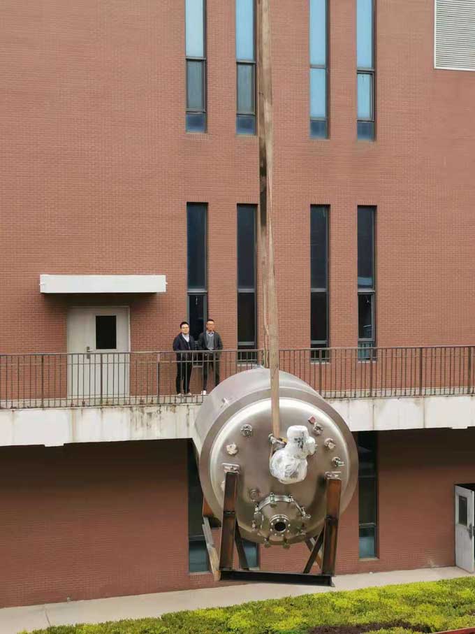 青島滅菌柜設備吊裝