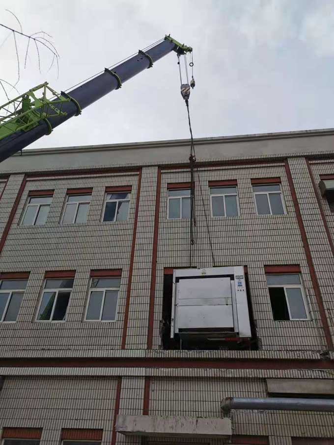 青島滅菌柜設備吊裝