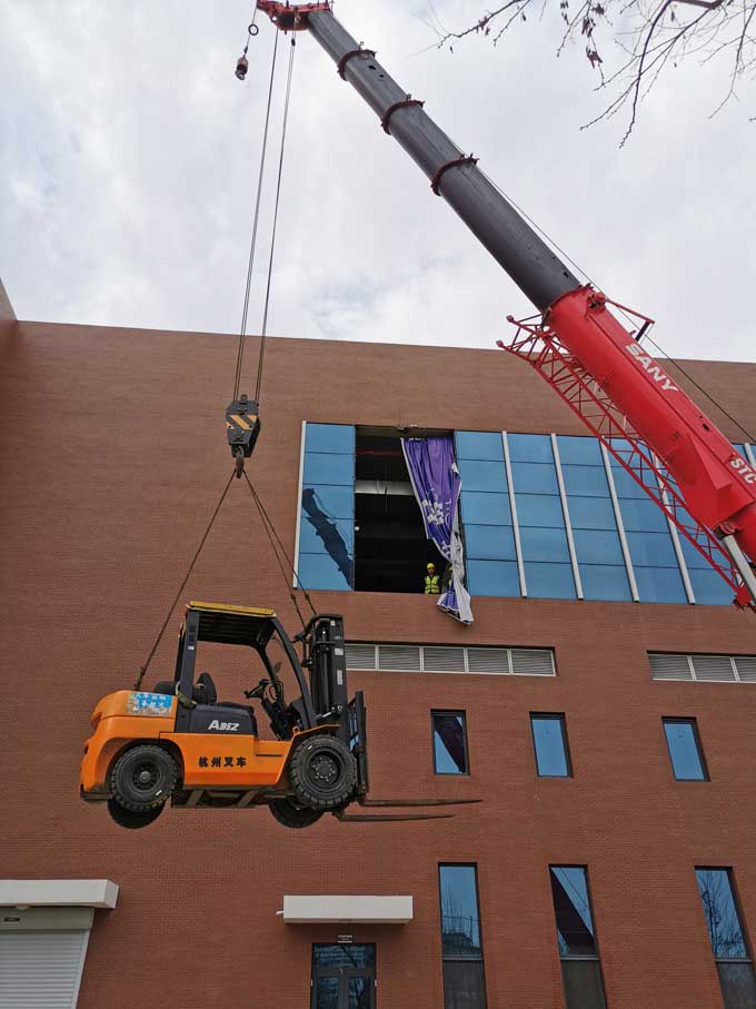 青島試驗儀器設(shè)備搬運吊裝