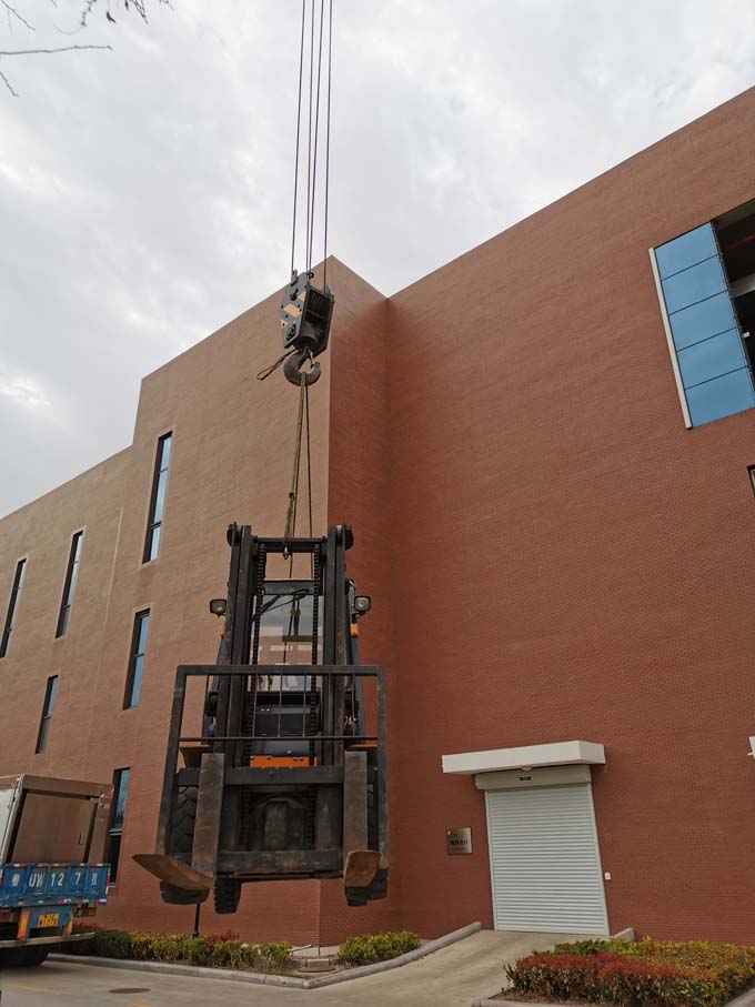 青島試驗儀器設(shè)備搬運吊裝